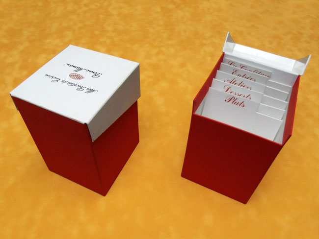 Fabrication de coffrets / boîtes carton avec couvercle à charnière